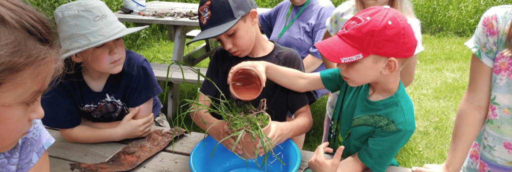 kids planting for web